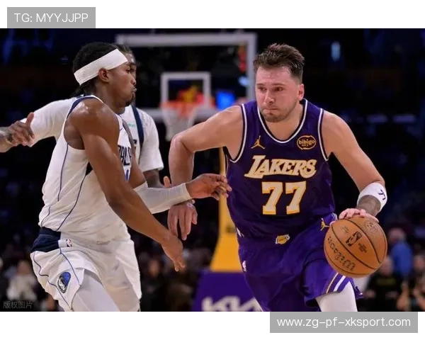 东契奇挡拆后外线空位稳稳命中，独行侠扩大优势